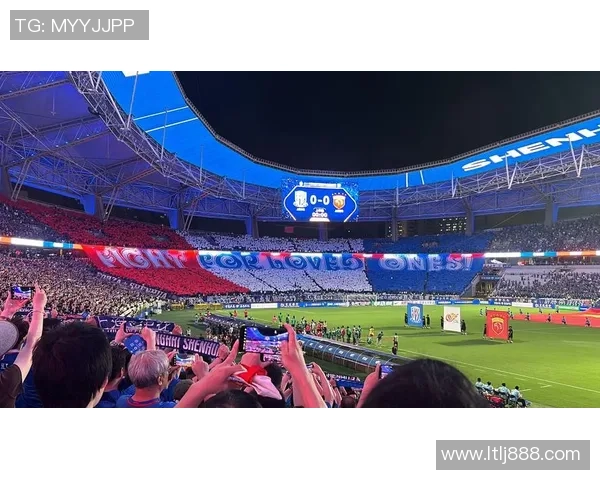 足球球星射门原声震撼再现带你感受球场激情与瞬间精彩 足球球星射门原声震撼再现带你感受球场激情与瞬间精彩