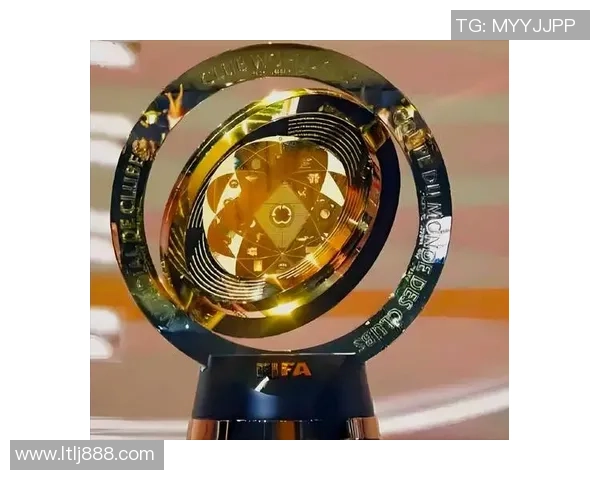 足球杯荣耀纪念手镯彰显球星风采承载热血与梦想